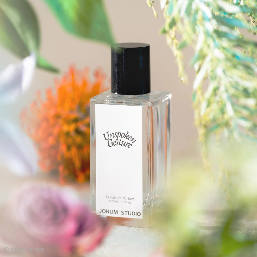 Jorum Studio Unspoken Gesture Extrait de Parfum Flakon Mood Blüten scent amor